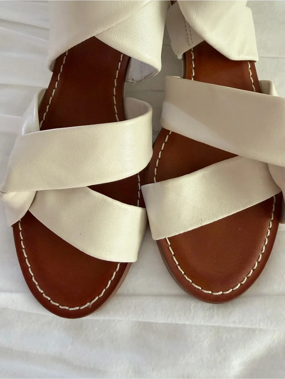Vince Camuto Ivory Leather Strappy Ankle Zip Flat Sandals Size 7 NWOT